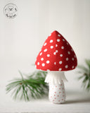 MUSHROOM & LEAVES