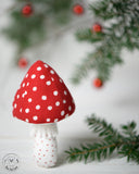 MUSHROOM & LEAVES